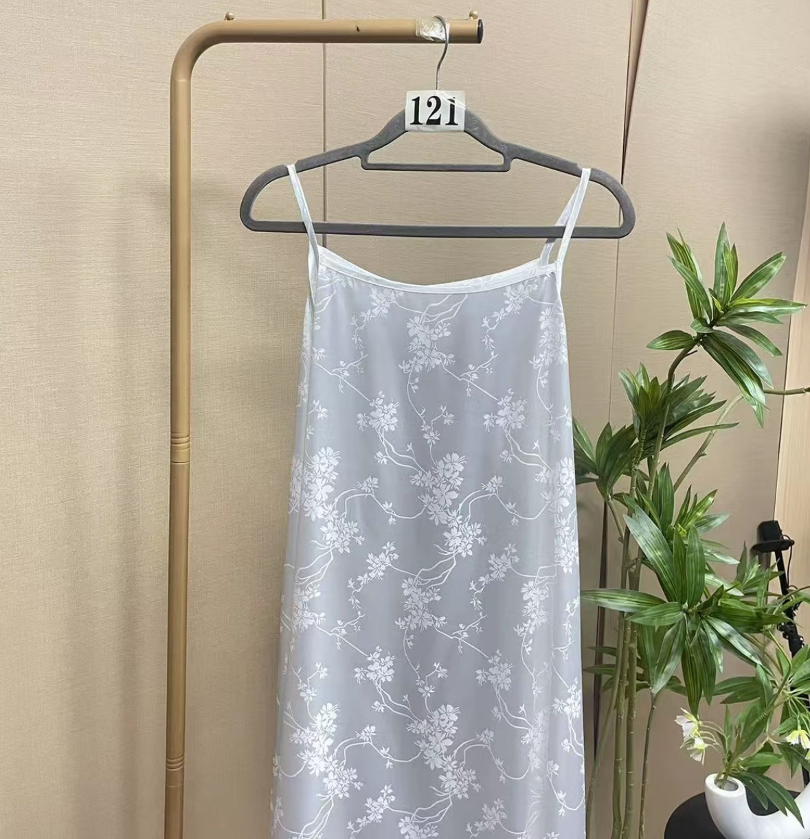 Sleeveless, simple and fashionable women's suspender, long and versatile, loose fit, solid color, white temperament