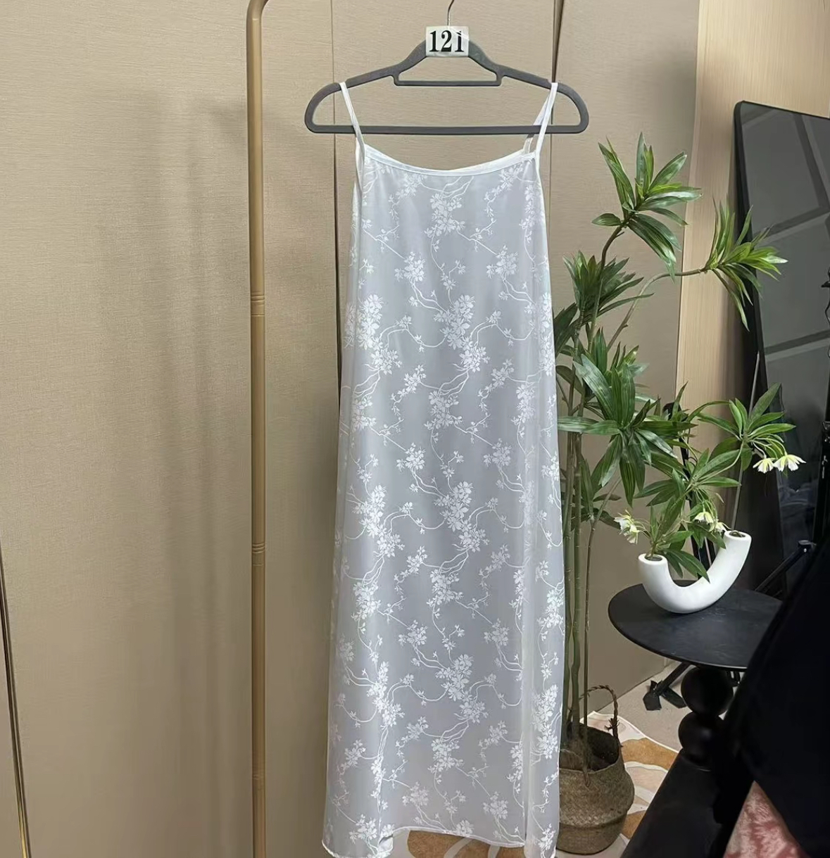 Sleeveless, simple and fashionable women's suspender, long and versatile, loose fit, solid color, white temperament