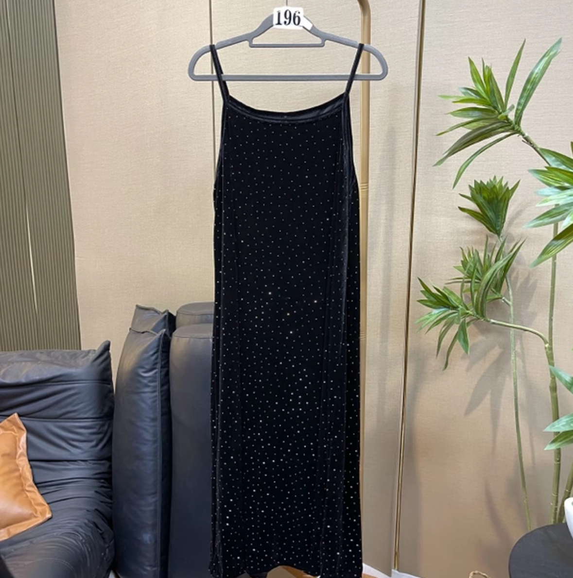 Autumn and winter French V-neck black polka dot velvet camisole dress for women, light luxury and fashionable